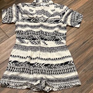 dRA Los Angeles Geometric Black and White Romper